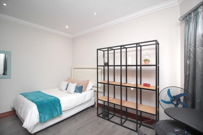5 Bedroom Property for Sale in Linkside Western Cape